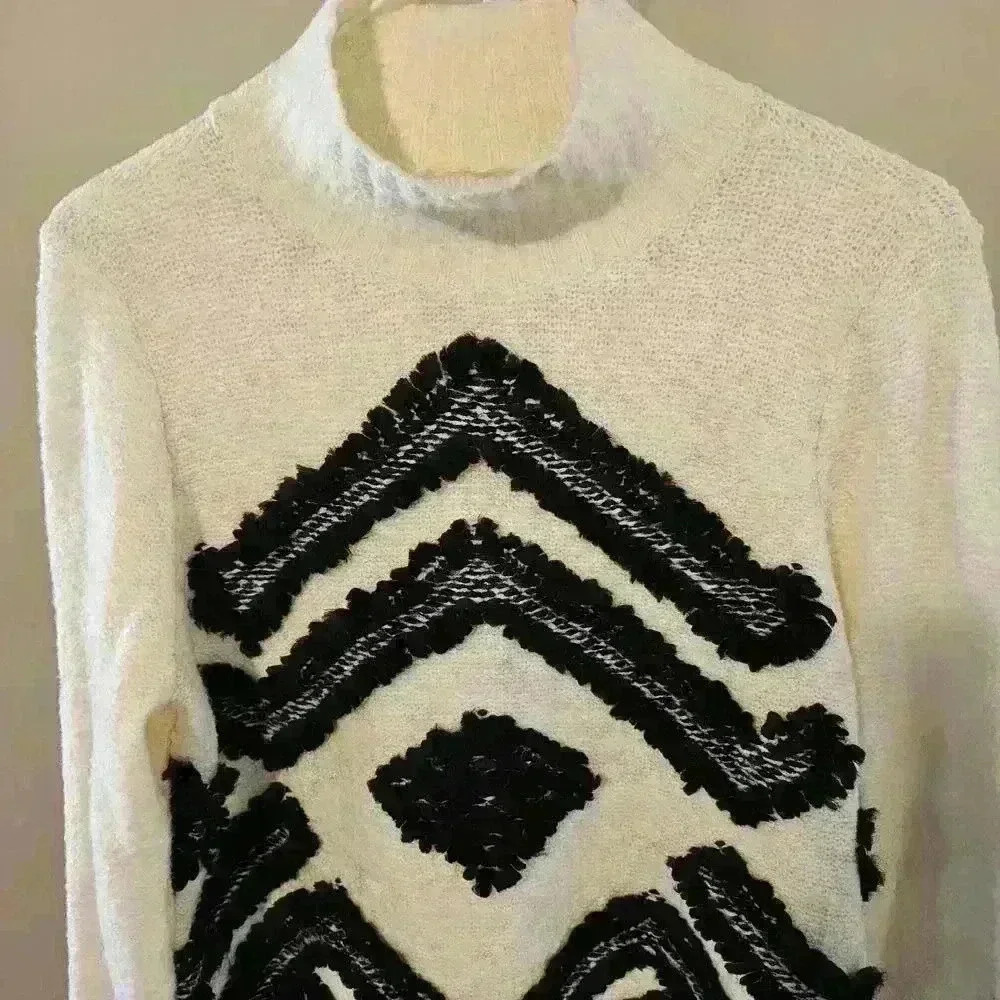 Ann Taylor LOFT Black and White Patterned Knit Sweater NWT - Picture 4 of 7